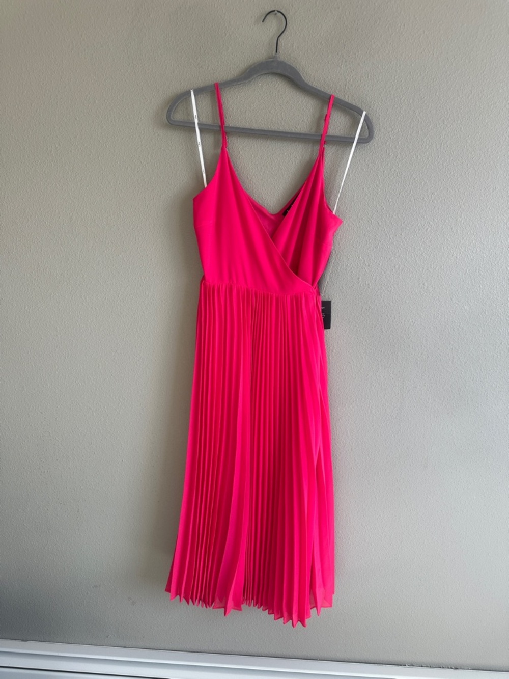 NWT Lulu's Pink Pleated Wrap Midi Dress Medium - Picture 3 of 14